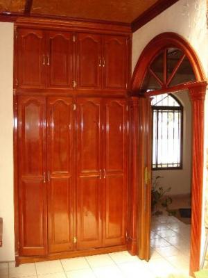 Closet clásico y puerta interior